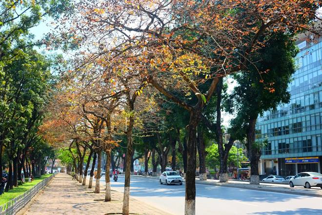 Tháng tư ở lại ảnh 1